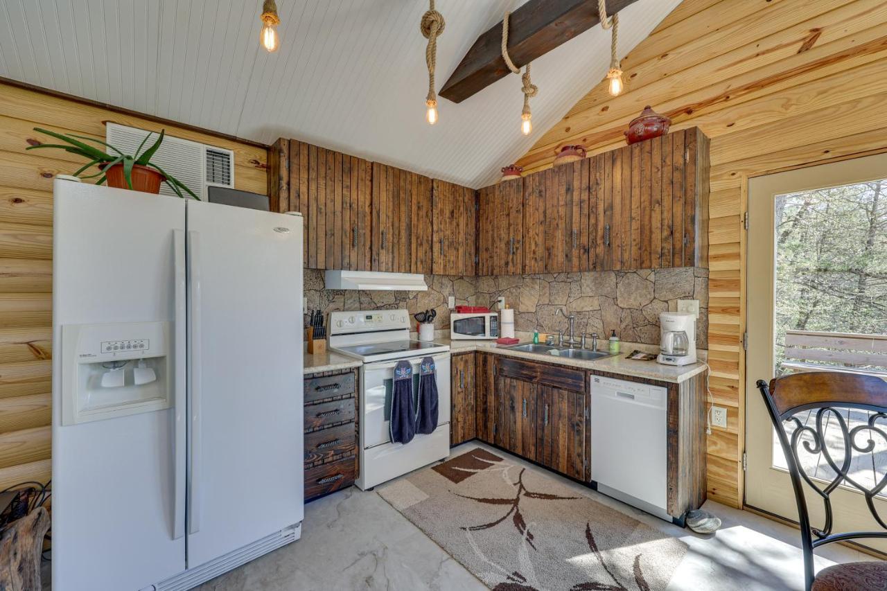 Cliffside Eureka Springs Cabin With Beaver Lake View Экстерьер фото